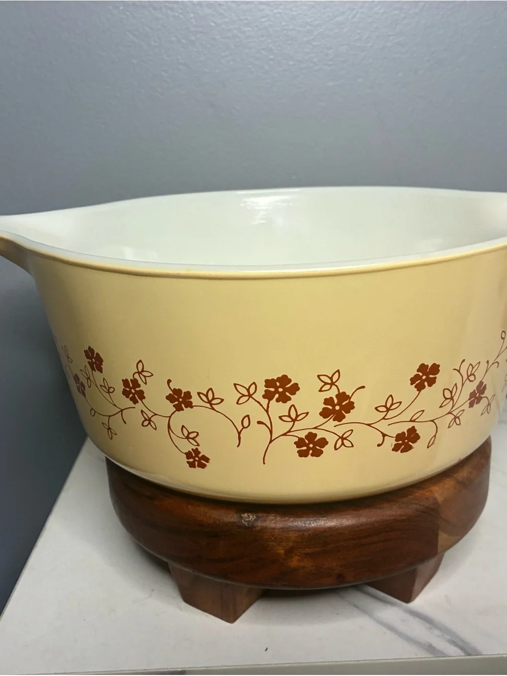 Pyrex Trailing Flowers 475-B 2.5 Qt Casserole Tan Brown Floral 1970s
